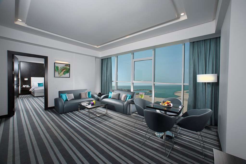 S Hotel Bahrain Sanabis Phòng bức ảnh